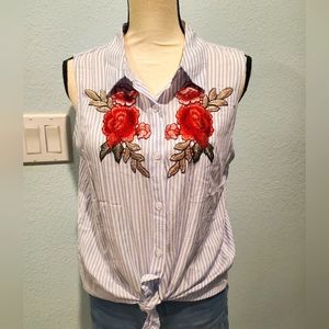 Boutique style button sleeveless top